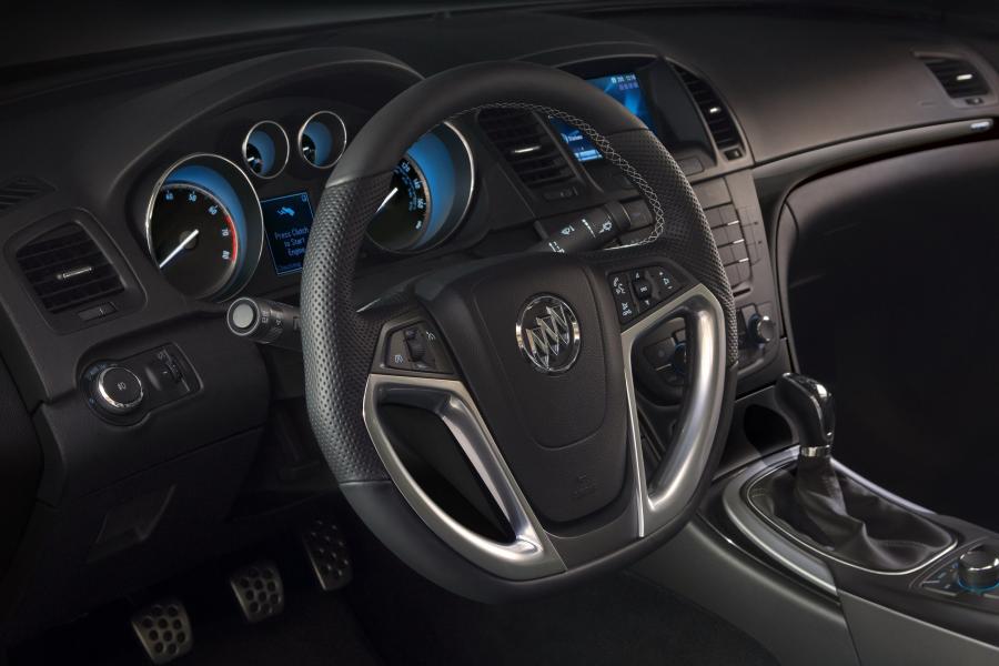 Buick Regal GS 2011 года  (фото 15 из 69)